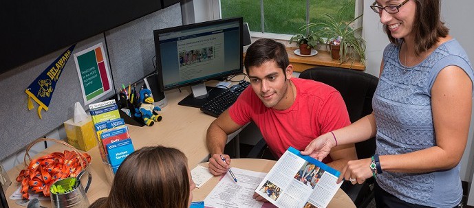 Rob Muniz works with a student in the HDFS office