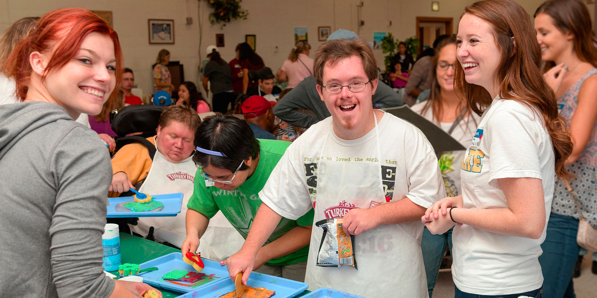 UD student volunteers at Center for Disabilities Studies' Artfest